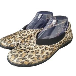 Sole Terra Camdyn Flat Gold Leopard Animal Print US 7.5, EU 41 NEW - No Box